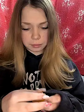 Snapshot of Zuli_Kiska chatting on March 3, 2026, 6:58 pm Zuli Kiska online show from March 3, 2026, 6:58 pm