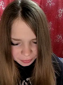 Snapshot of Zuli_Kiska chatting on March 7, 2026, 7:33 pm Zuli Kiska online show from March 7, 2026, 7:33 pm
