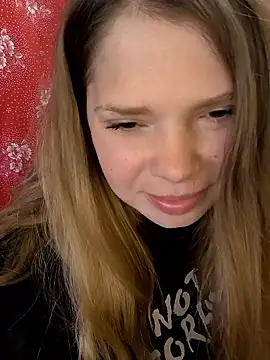 Snapshot of Zuli_Kiska chatting on April 7, 2026, 6:58 am Zuli Kiska online show from April 7, 2026, 6:58 am