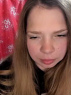 Snapshot of Zuli_Kiska chatting on April 8, 2026, 7:25 pm Zuli Kiska online show from April 8, 2026, 7:25 pm
