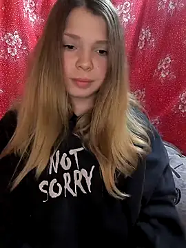 Snapshot of Zuli_Kiska chatting on April 9, 2026, 6:57 pm Zuli Kiska online show from April 9, 2026, 6:57 pm