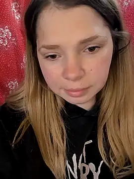 Snapshot of Zuli_Kiska chatting on April 11, 2026, 10:41 am Zuli Kiska online show from April 11, 2026, 10:41 am