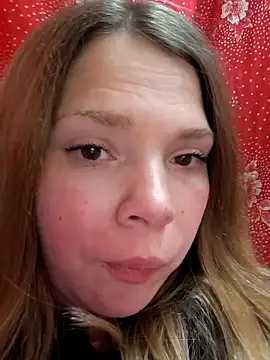 Snapshot of Zuli_Kiska chatting on April 15, 2026, 8:20 pm Zuli Kiska online show from April 15, 2026, 8:20 pm