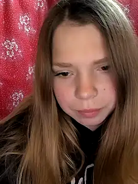 Snapshot of Zuli_Kiska chatting on April 19, 2026, 7:49 pm Zuli Kiska online show from April 19, 2026, 7:49 pm