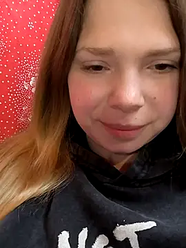 Snapshot of Zuli_Kiska chatting on April 25, 2026, 7:11 pm Zuli Kiska online show from April 25, 2026, 7:11 pm