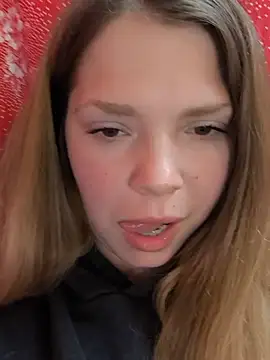 Snapshot of Zuli_Kiska chatting on May 10, 2026, 11:04 am Zuli Kiska online show from May 10, 2026, 11:04 am