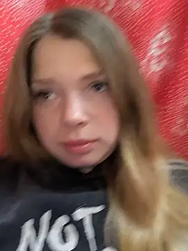 Snapshot of Zuli_Kiska chatting on May 11, 2026, 3:34 am Zuli Kiska online show from May 11, 2026, 3:34 am