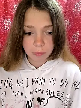 Snapshot of Zuli_Kiska chatting on May 14, 2026, 10:44 am Zuli Kiska online show from May 14, 2026, 10:44 am