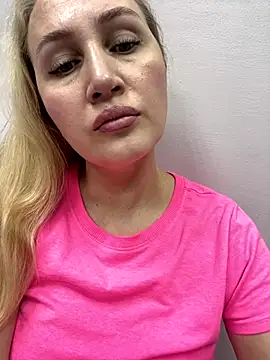 Snapshot of YourBlondee chatting on December 4, 2024, 3:48 am YourBlondee online show from December 4, 2024, 3:48 am