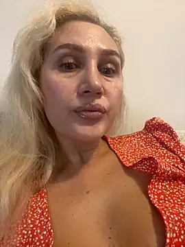 Snapshot of YourBlondee chatting on September 24, 2025, 2:26 am YourBlondee online show from September 24, 2025, 2:26 am