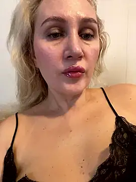 YourBlondee online show from January 6, 2026, 5:33 am