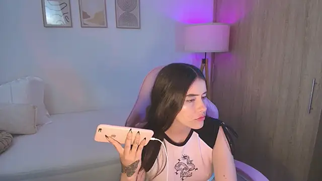 Snapshot of iriswest_ chatting on October 14, 2025, 12:44 am iriswest online show from October 14, 2025, 12:44 am
