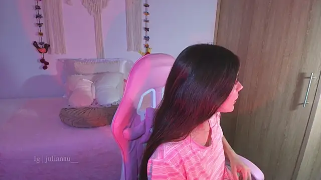 iriswest  online show from April 14, 2026, 1:55 am