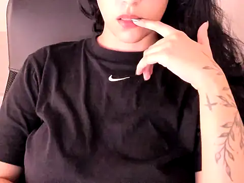 Kristenbr online show from April 8, 2026, 11:16 pm