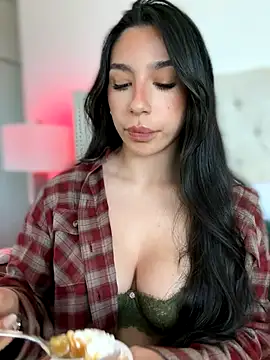 Snapshot of LoveLillyy chatting on December 17, 2025, 7:20 pm LoveLillyy online show from December 17, 2025, 7:20 pm