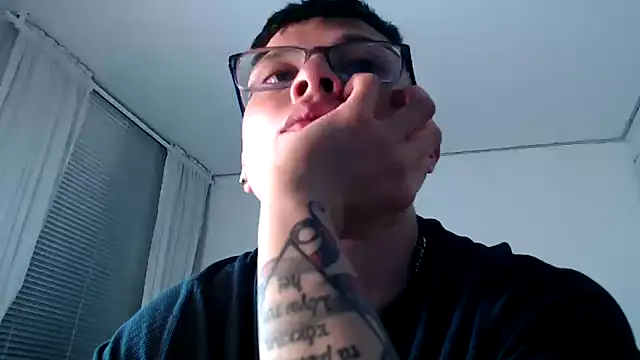 Snapshot of MathewCollin chatting on February 19, 2025, 11:25 pm MathewCollin online show from February 19, 2025, 11:25 pm