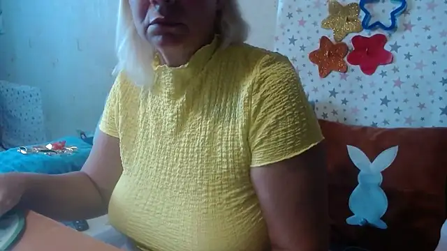 QueenLana online show from September 12, 2025, 7:30 am