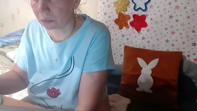 QueenLana online show from December 1, 2025, 5:56 am