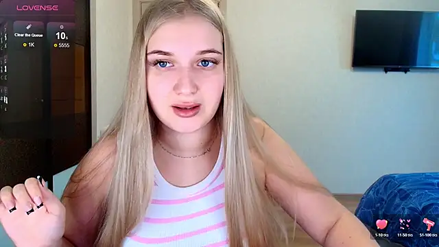 Snapshot of Adr1ana_ chatting on November 5, 2025, 8:25 am Adr1ana online show from November 5, 2025, 8:25 am