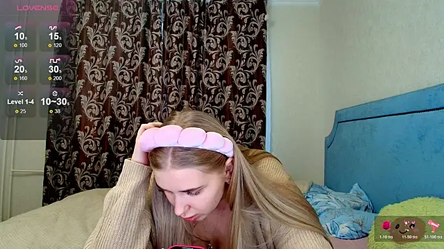 Snapshot of Adr1ana_ chatting on December 3, 2025, 8:56 am Adr1ana online show from December 3, 2025, 8:56 am