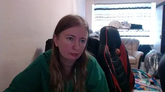 PeterAndJen online show from October 19, 2025, 8:04 am