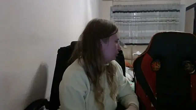 PeterAndJen online show from November 5, 2025, 7:14 pm