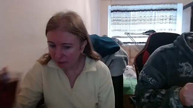 PeterAndJen online show from November 8, 2025, 7:52 am