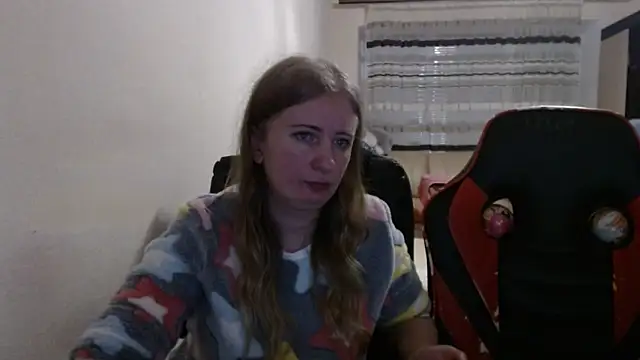 Snapshot of PeterAndJen chatting on December 18, 2025, 6:25 pm PeterAndJen online show from December 18, 2025, 6:25 pm