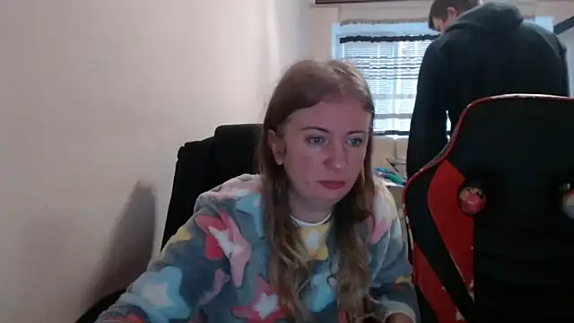 Snapshot of PeterAndJen chatting on December 19, 2025, 6:31 am PeterAndJen online show from December 19, 2025, 6:31 am