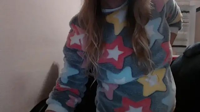 Snapshot of PeterAndJen chatting on December 19, 2025, 6:48 pm PeterAndJen online show from December 19, 2025, 6:48 pm