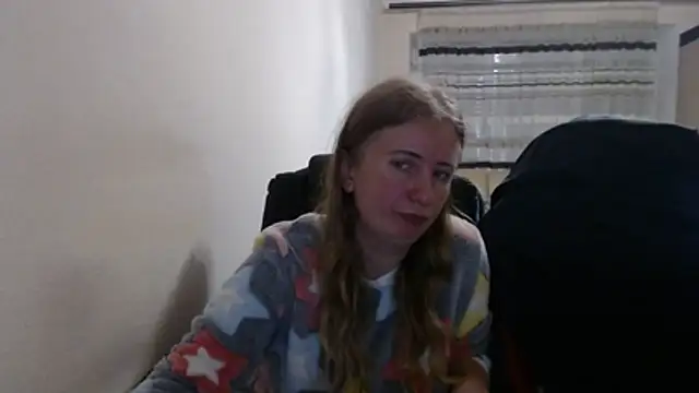 Snapshot of PeterAndJen chatting on December 20, 2025, 7:10 pm PeterAndJen online show from December 20, 2025, 7:10 pm