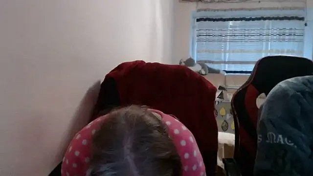 Snapshot of PeterAndJen chatting on January 7, 2026, 7:22 am PeterAndJen online show from January 7, 2026, 7:22 am