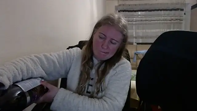 Snapshot of PeterAndJen chatting on February 15, 2026, 7:54 pm PeterAndJen online show from February 15, 2026, 7:54 pm