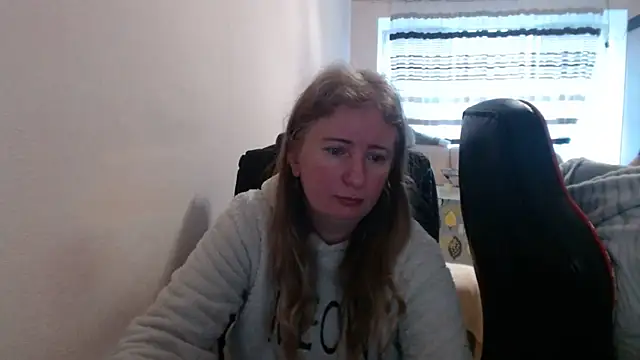 Snapshot of PeterAndJen chatting on February 19, 2026, 6:26 pm PeterAndJen online show from February 19, 2026, 6:26 pm