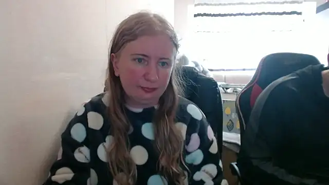 Snapshot of PeterAndJen chatting on April 2, 2026, 4:37 pm PeterAndJen online show from April 2, 2026, 4:37 pm