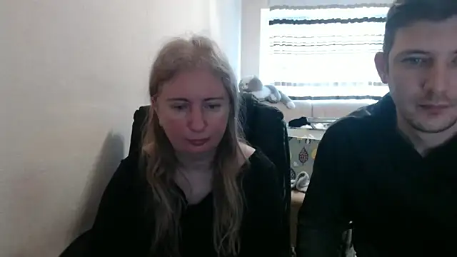 Snapshot of PeterAndJen chatting on April 5, 2026, 5:59 am PeterAndJen online show from April 5, 2026, 5:59 am