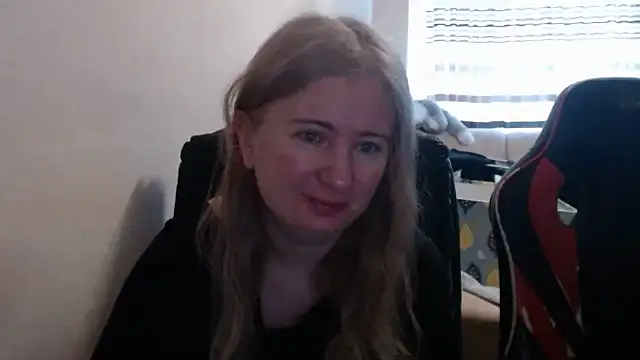 Snapshot of PeterAndJen chatting on April 6, 2026, 5:41 am PeterAndJen online show from April 6, 2026, 5:41 am