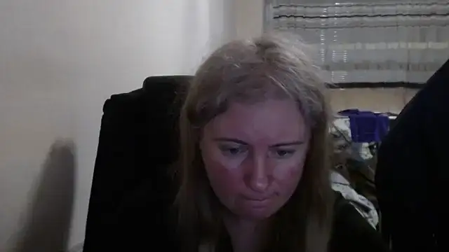 Snapshot of PeterAndJen chatting on April 6, 2026, 5:47 pm PeterAndJen online show from April 6, 2026, 5:47 pm