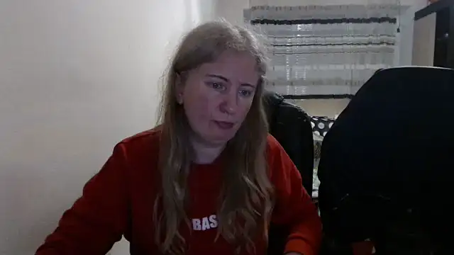 Snapshot of PeterAndJen chatting on April 7, 2026, 6:19 pm PeterAndJen online show from April 7, 2026, 6:19 pm