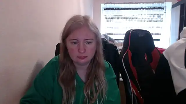 Snapshot of PeterAndJen chatting on April 15, 2026, 4:52 am PeterAndJen online show from April 15, 2026, 4:52 am