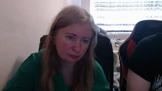 Snapshot of PeterAndJen chatting on April 16, 2026, 8:04 am PeterAndJen online show from April 16, 2026, 8:04 am