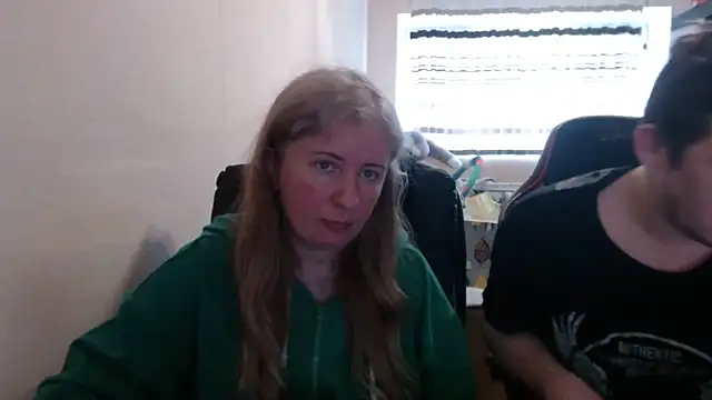 Snapshot of PeterAndJen chatting on April 18, 2026, 5:17 pm PeterAndJen online show from April 18, 2026, 5:17 pm