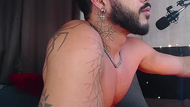 Snapshot of Artemis_Kazttman chatting on December 8, 2024, 1:47 pm Artemis Kazttman online show from December 8, 2024, 1:47 pm