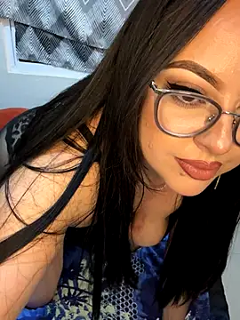 MileyGia online show from October 18, 2025, 3:20 am