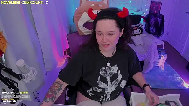 JennKenobi online show from November 3, 2025, 3:24 pm