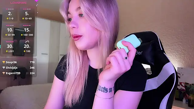 Snapshot of ariashaa chatting on November 2, 2025, 4:42 pm ariashaa online show from November 2, 2025, 4:42 pm