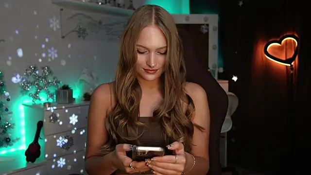 Snapshot of MrsTenderBeast chatting on December 20, 2025, 3:30 pm MrsTenderBeast online show from December 20, 2025, 3:30 pm