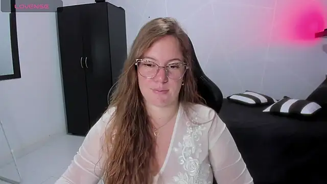 Snapshot of tamy_shine87 chatting on November 2, 2025, 11:40 pm tamy shine87 online show from November 2, 2025, 11:40 pm