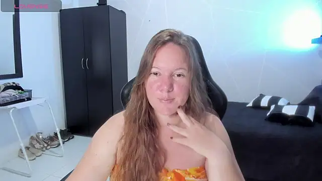 Snapshot of tamy_shine87 chatting on November 17, 2025, 1:44 am tamy shine87 online show from November 17, 2025, 1:44 am