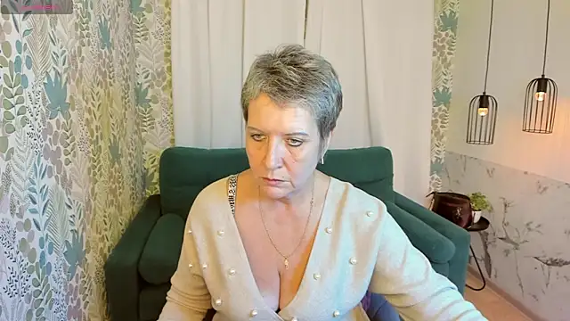 Snapshot of KathySunn chatting on December 8, 2024, 1:36 pm KathySunn online show from December 8, 2024, 1:36 pm
